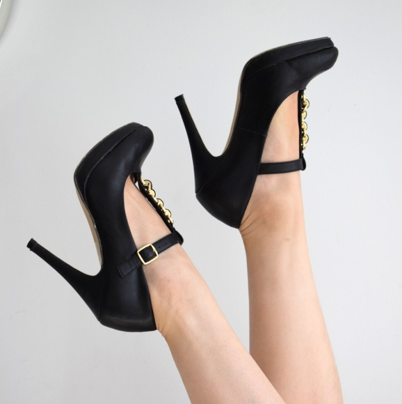 Gold Chain Black Pumps - Picture 3 of 3